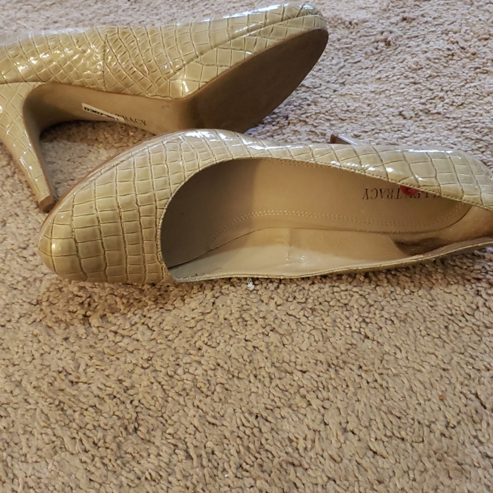 Shoes - Picture 2 of 7
